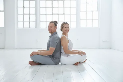 STARKE MITTE, LEICHTES LEBEN – ERNÄHRUNG & CORE-TRAINING FÜR DEINEN GLOW MIT ANDREA &  DIRK - VOR ORT @ Power Yoga Institute Online-Studio