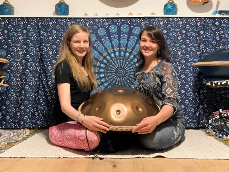 Ein Abend für Herz und Seele: Yin Yoga, Handpan und Cacao mit Daniela und Kristina @ Ananda Yoga Haus - Kempten