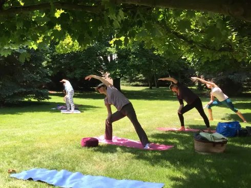 Outdoor / Wiesen Yoga @ Sabine Karsten - Yoga und Massage