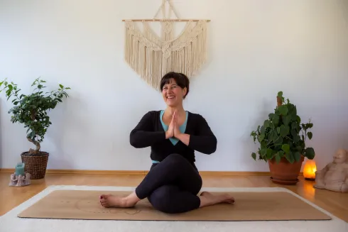 YOGA home2you @ Online YogaStudio by Nicole Meining
