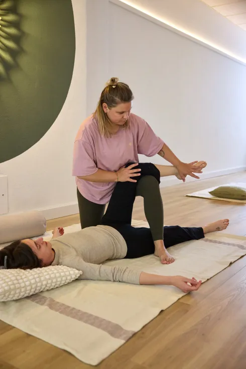 Soft Shoulders, Open Heart – Zenthai Bodywork für den oberen Rücken (Schultern & Nacken) @ Kali & Friends