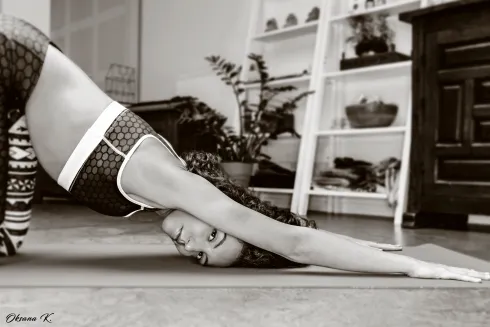 ONLINE Souplesse du dos avec Aïcha (Zoom) @ La Vallée - Yoga Pilates - Bruxelles