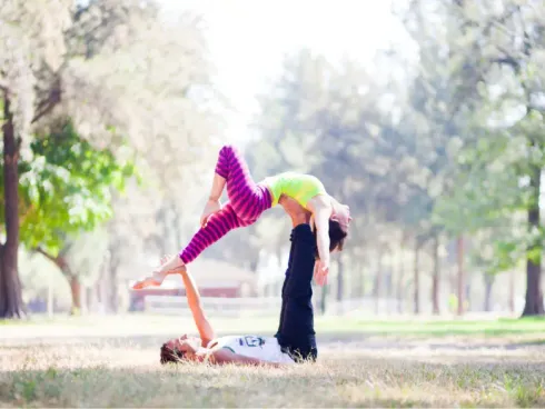 KURS | AcroYoga Absolute Beginner ab 29. Januar 2025 | Anmeldung über www.yolaya.de/kurse @ Studio YOLAYA: Yoga, Health & Wellbeing