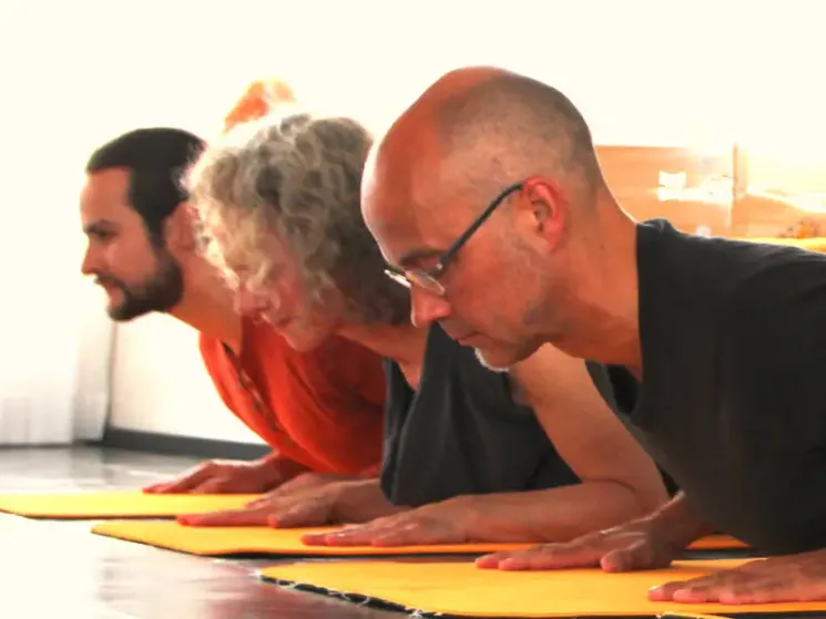 Selbstreflexion mit Hatha-Yoga @ Herzraum Yoga Krefeld & Krefeld Läuft