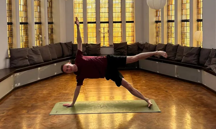 Prüfungsworkshop: Flow in Rhythm – Yoga on Beat Workshop mit Didi @ Strahlkraft Studio Bochum