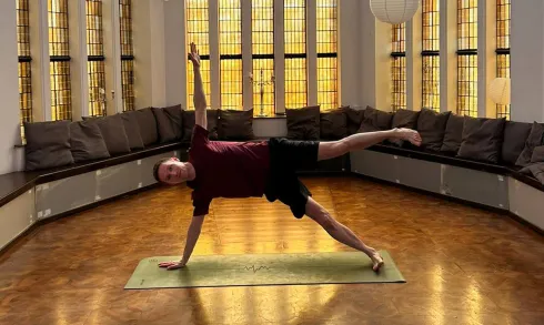 Prüfungsworkshop: Flow in Rhythm – Yoga on Beat Workshop mit Didi @ Strahlkraft Studio Bochum