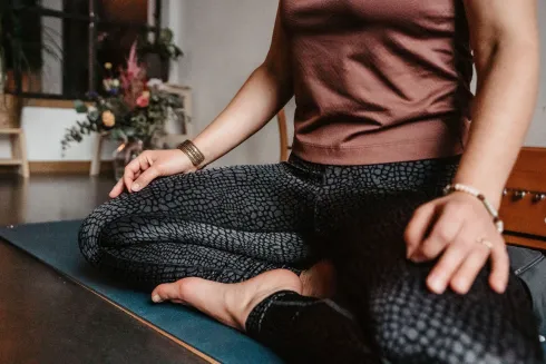 Präventionskurs: Hormonyoga mit Swetlana @ Om Shanti Yoga