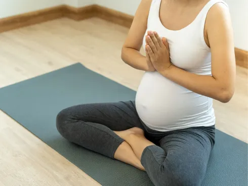 Bloom & Breathe – Sanftes Yoga für Schwangere @ Mega Mind