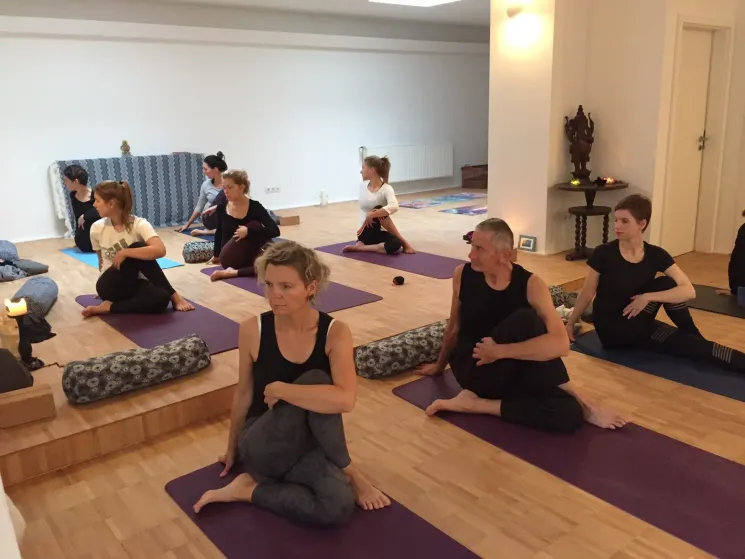 Yoga Intro - der Beginner Workshop @ Everybodyoga