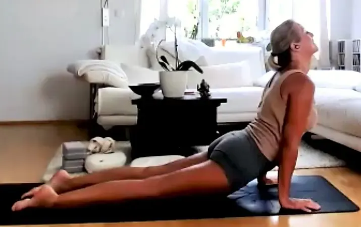ONLINE - MORNING GLOW - HAPPY VIBES - VINYASA FLOW @ Veronika's MahaShakti Yoga