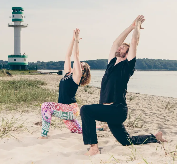 Online-Übertragung: Slow Vinyasa / Rückenyoga @ Yoga-Moment