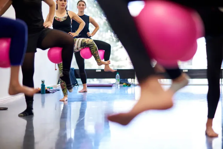 BARRE meets PILATES *online* @ Studio One Tanz & Yoga