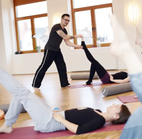 ONLINE PILATES- Starke Mitte @ MOVING BONES®