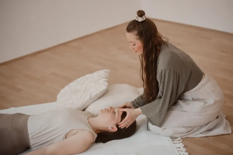 SOMATIC RELEASE ( Breath, Movement + Nervous System Regulation ) w/ Katrin Anna Hauser @ STUDIO MOND