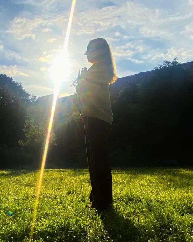 Yoga Special zur Sommersonnenwende: 108 Sonnengrüße zur hellsten Zeit des Jahres @ KALAA Yoga Berlin