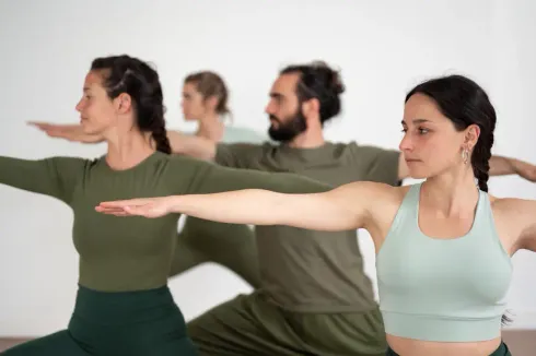 Mi 18.30 Uhr Sommerspecial 2025: Einsteiger + Fortgeschrittene @ Yogaschule München