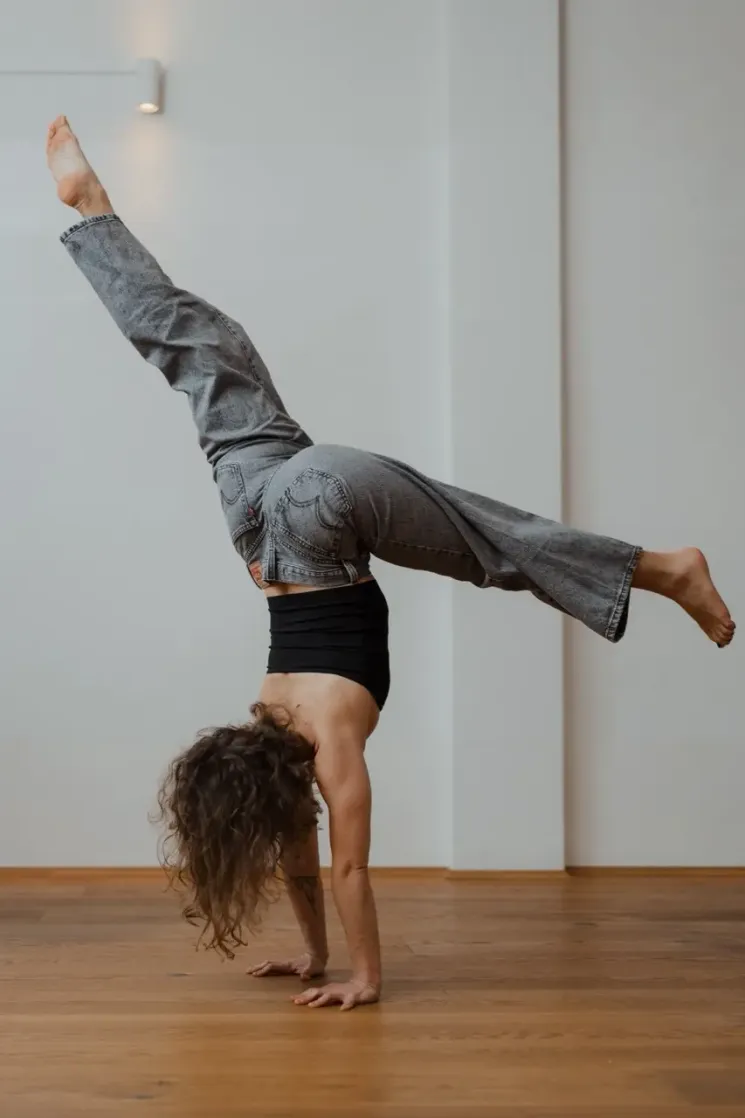 INVERSION WORKSHOP ( Learning to Fly ) w/ Christina Bruns @ STUDIO MOND