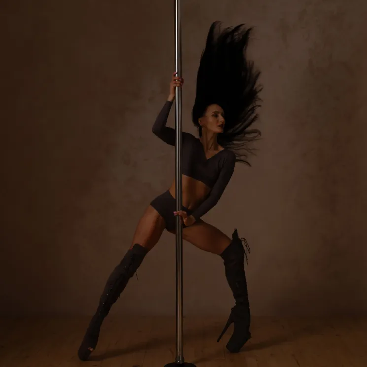 Workshops mit Masha Lu | HAIROGRAPHY 11:00 Uhr & BOUNCY 12:45 Uhr @ Wild Flow • Pole & Movement Studio