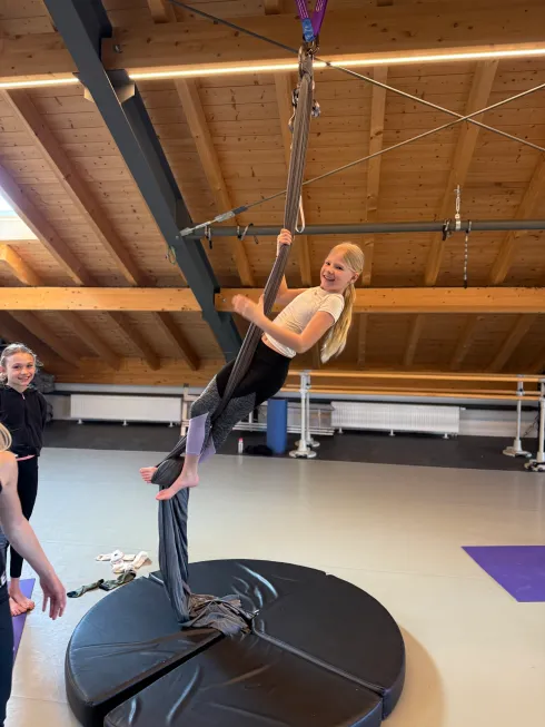 Aerial Silk 1 (3.-5. Klasse) @ Step by Step Muc
