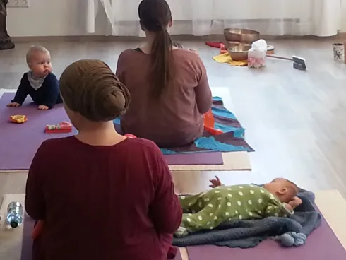 Rückbildungskurs mit Baby im Studio (ab 6 - 8 W. n. Geburt) @ Yogalounge Herrenberg