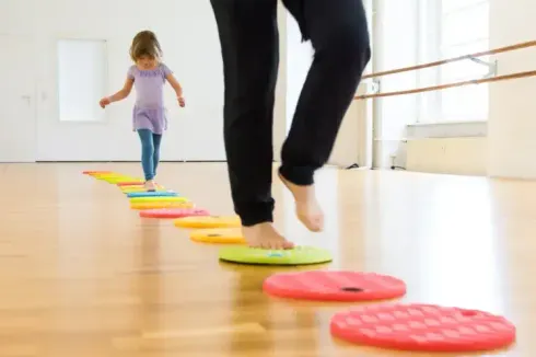 Playful Motion / Elternteil + Kind (ab 4 J.) @ PAPILLON TANZ STUDIOS