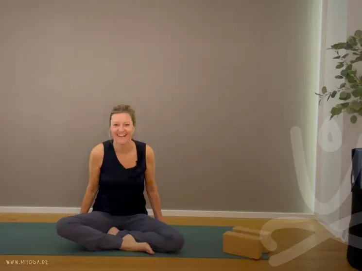 Easy Yoga für Yoga-Anfänger, Wiedereinsteiger - kostenfreies Video @ MYOGA