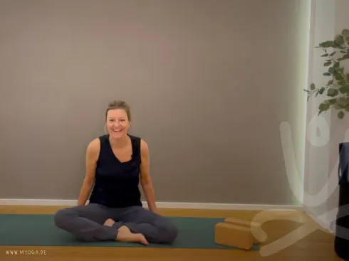 Easy Yoga für Yoga-Anfänger, Wiedereinsteiger - kostenfreies Video @ MYOGA