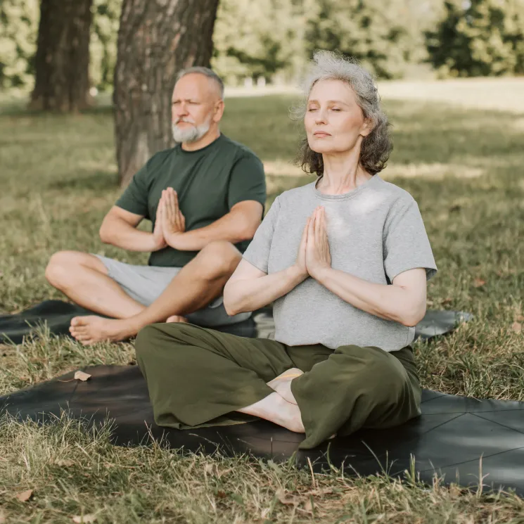 Kraftvoll und aktiv altern: Yoga für die 60+ Generation @ Zentrum für Yoga und Coaching "BewusstSein & Leben"