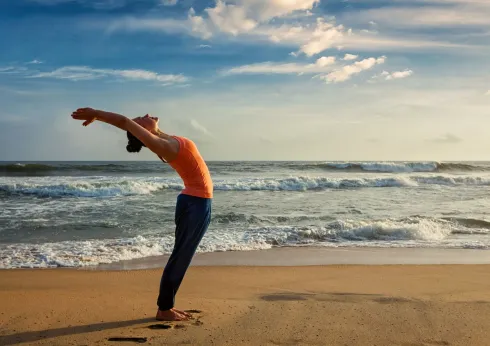 108 Surya Namaskar - Gesund ins Neue Jahr mit Sonnengrüßen  @ Amara Yoga