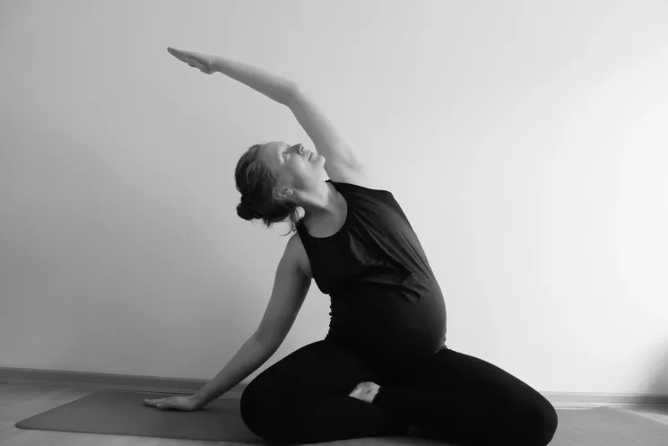 Yoga für Schwangerschaft, Geburt & Wochenbett - Ein Kurs für Schwangere und ihre Geburtsbegleitung @ Thea Maillard - Yoga & Coaching