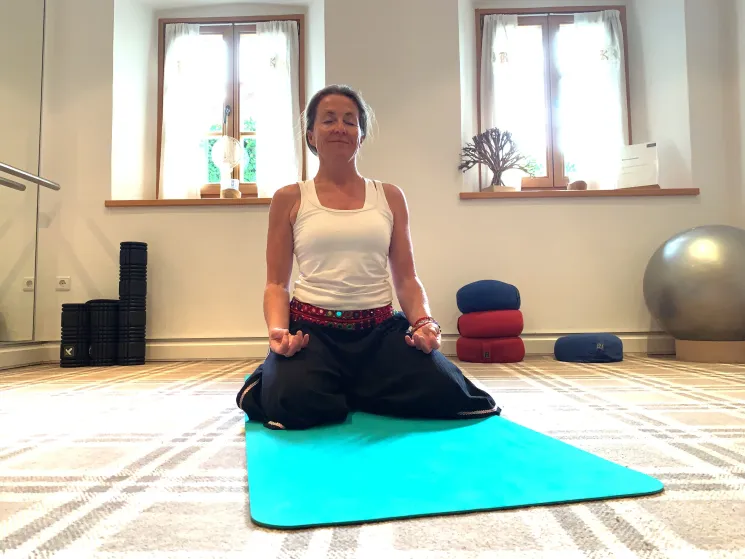 Achtsamkeitsmeditation mit Body  Scan - ONLINE LIVE KLASSE @ Vamos Yoga