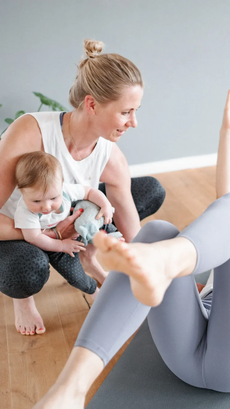 Yogalates mit Baby / nach der Geburt STUDIO ab 23.01.24 @ OM Yeah - Pilates & Yoga