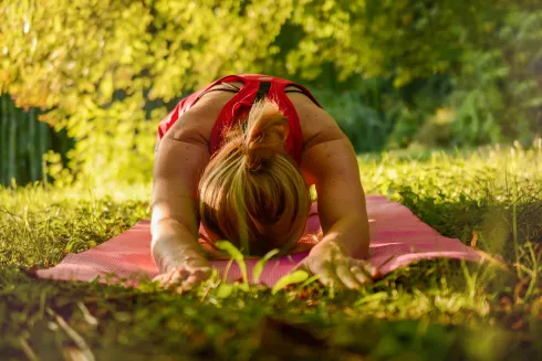 FESTER KURS Yoga für Anfänger*innen (Aufbaukurs) @ Barfuss im Glück - Der Ort für Dein Gesundheitsmanagement