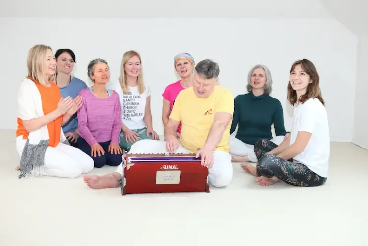 Mantra Singkreis (kostenfrei) - Online @ Yoga Vidya Speyer