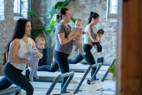 Pilates Postnatal Reformer Klasse für Mütter und Baby´s @ Pilates Studio Patricia Koopmann
