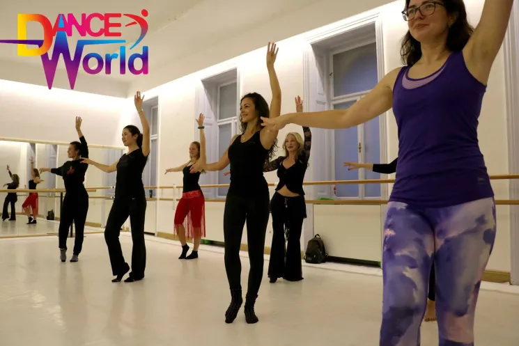 Belly Dance Dienstags 20:00 - 21:15 | Open level | Online bis 30.November @ Ballettschule DANCEWORLD