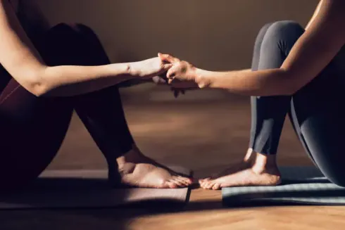 Zeit zu Zweit - Pärchenyoga Workshop mit Sandra und Kathy @ Zeitlos Yoga