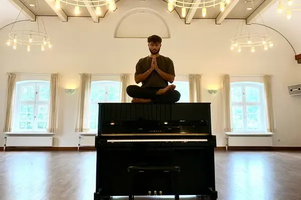 Piano & Yin Yoga mit Noah Frehmann @ Rundum Yoga Unterbilk