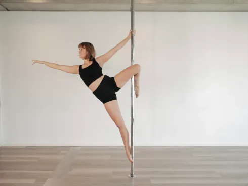 Pole Tricks & Technik (A+) @ FEEL GOOD FACTORY: Pole • Stretch • Fly