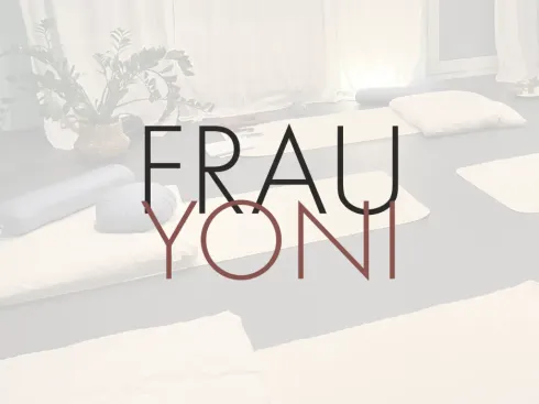 Frau Yoni by Paula Haas