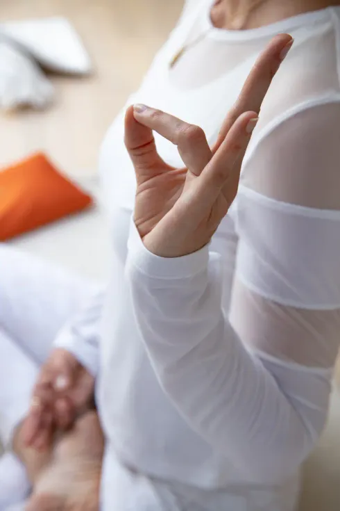 Feel. Flow. Be. – monatlicher Abend für Präsenz, Balance & innere Klarheit @ Sandra Schuh Therapie und Yoga