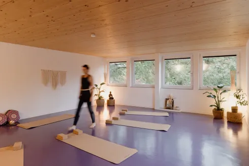 KK-Kurs (Geübte): Fliessendes Hatha Yoga (Geübte) - Krankenkassenzertifiziert @ Klein A Yoga
