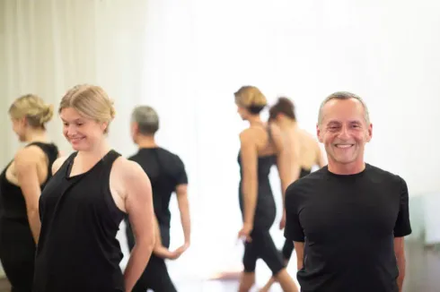 Hatha Yoga Intensiv ONLINE @ Yoga and More -Farhad Djabbari-