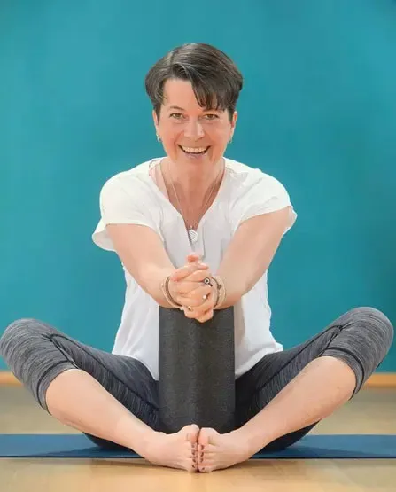 Yogatherapie zuhause - Fuß & Knie @ Lord Vishnus Couch Online