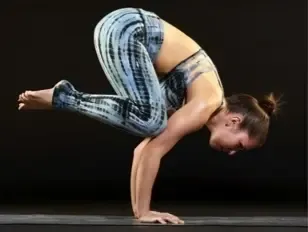 Armbalancen - Krähe @ Constanze Schwarzhuber Yoga