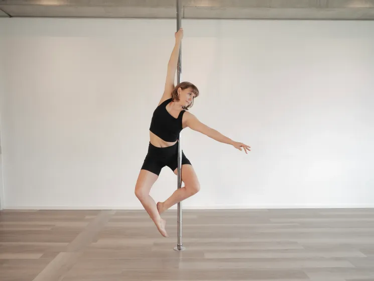 BEAUTIFUL TRANSITIONS mit Mo @ FEEL GOOD FACTORY: Pole • Stretch • Fly