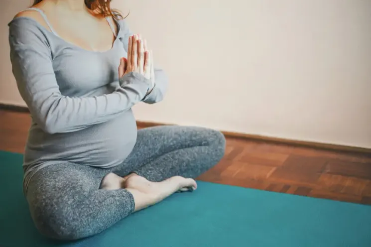 Di 18.30 Uhr Sommerspecial 2025: Yoga für Schwangere @ Yogaschule München