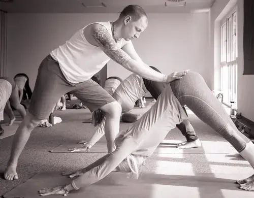 Bhakti Flow mit Caitanya @ Patrick Broome Yoga (Studio Schwabing)
