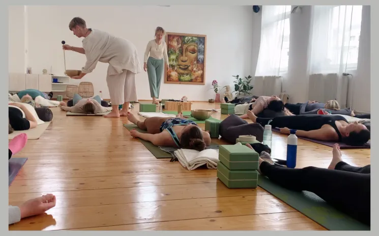 Qi-Yoga & Healing Sound Session: Der Rhythmus deiner Seele - mit Iva & Marie **Studio Pempelfort** @ Rundum Yoga Unterbilk